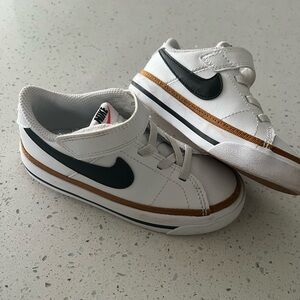 Toddler Nike Court Legacy shoes